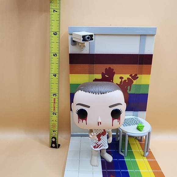 Funko Pop! Deluxe Stranger Things Eleven in the Rainbow Room - Picture 3 of 7